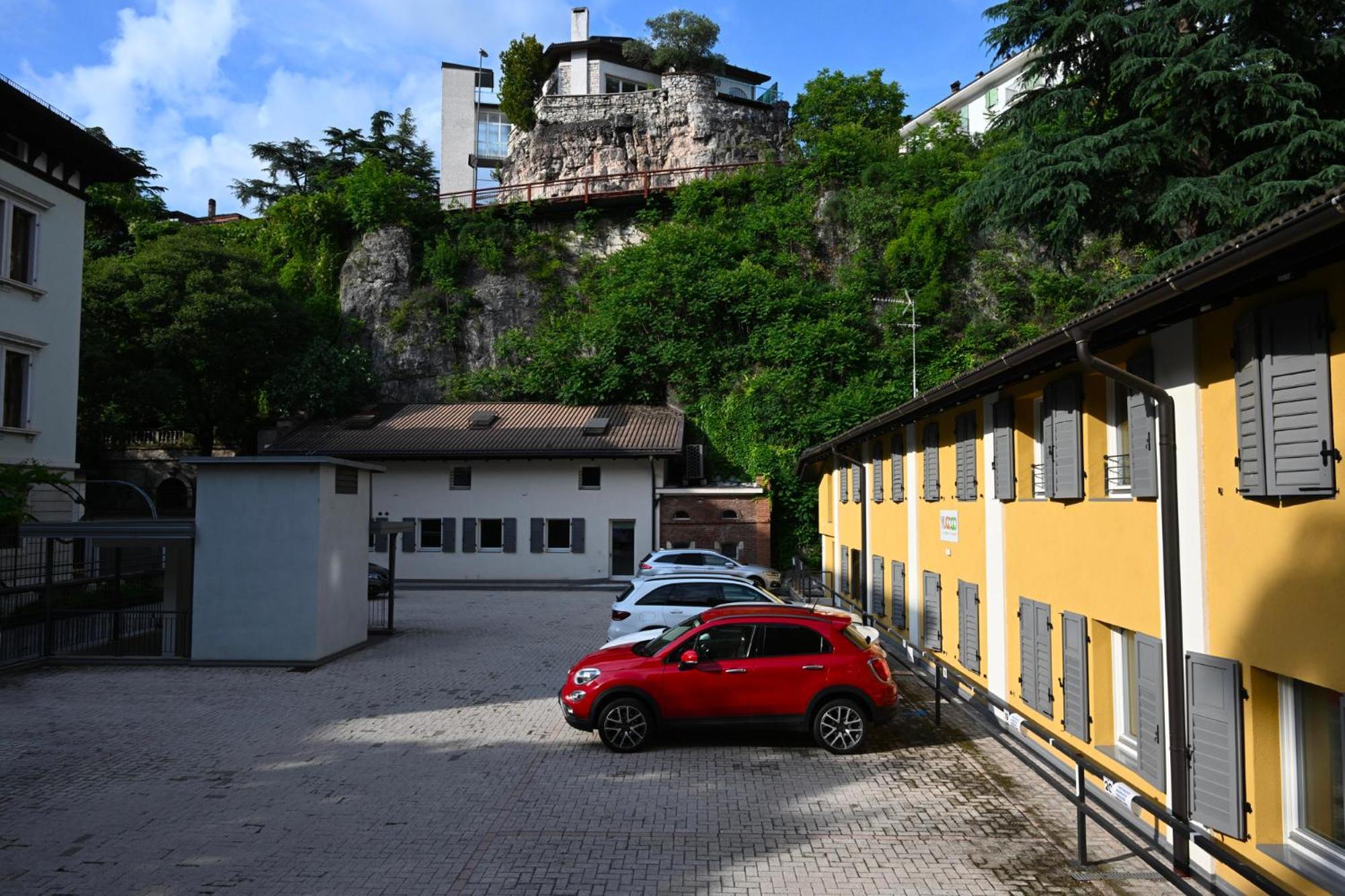 Cityu - Grazioli 27 Trento Centro Con Parcheggio Privato Gratuito Ngoại thất bức ảnh