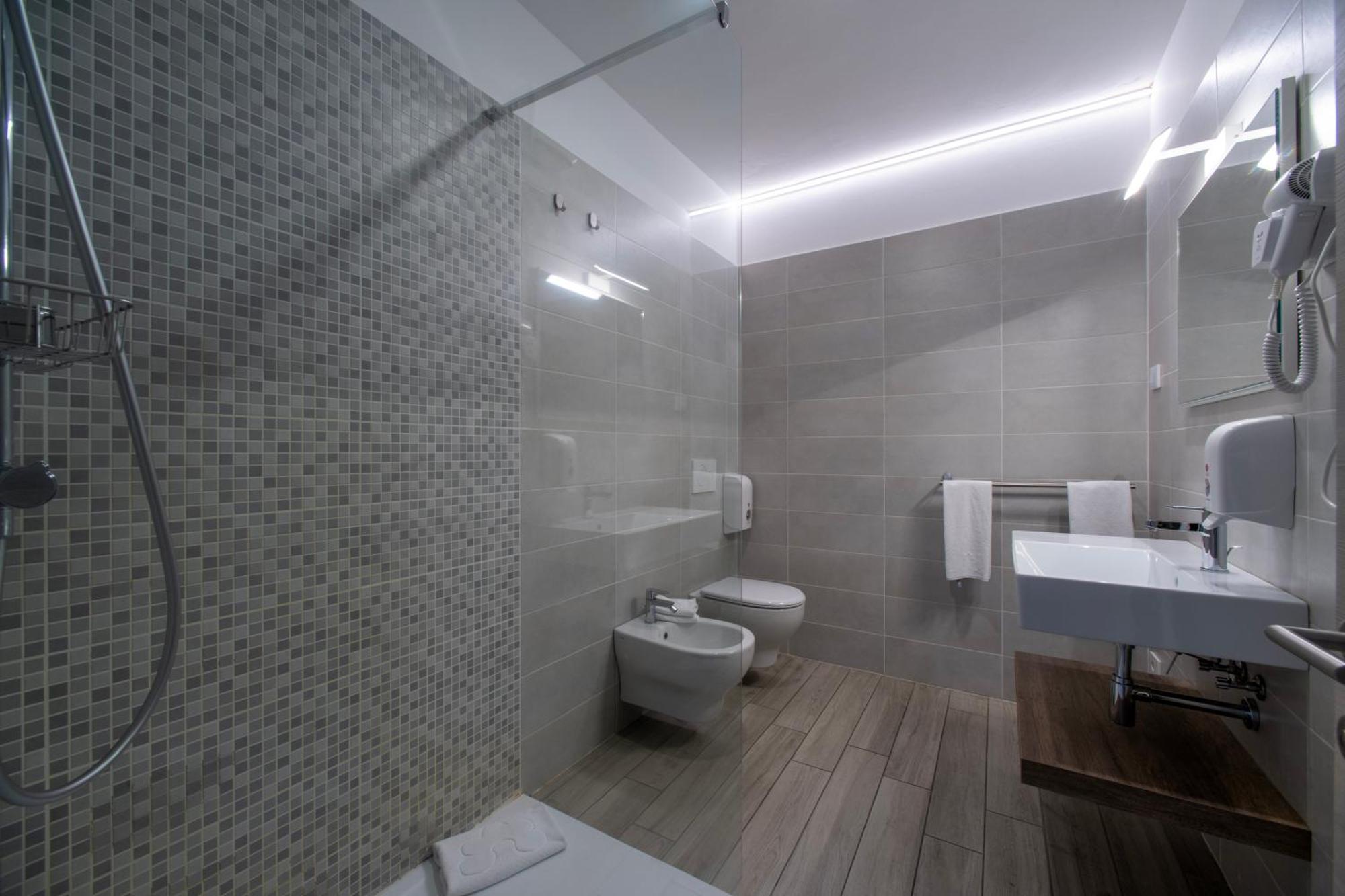 Cityu - Grazioli 27 Trento Centro Con Parcheggio Privato Gratuito Ngoại thất bức ảnh